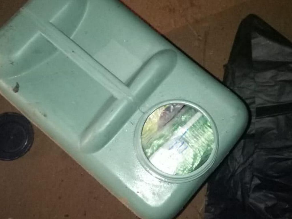 Tangkap Bandar di Riau, BNN Sita 50 Kg Sabu dalam Jeriken Tangkap Bandar di Riau, BNN Sita 50 Kg Sabu dalam Jeriken