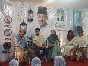 Buka Bersama Relawan, Sandi Bicara Perkembangan Rumah Siap Kerja