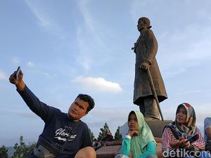 Asyiknya Ngabuburit di Monumen Jenderal Sudirman Pacitan