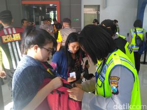 Polisi Surabaya Terus Cegah Pergerakan Massa Aksi 22 Mei ke Jakarta Polisi Surabaya Terus Cegah Pergerakan Massa Aksi 22 Mei ke Jakarta