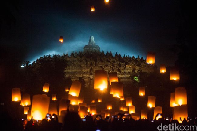 Berita Cantiknya Borobudur Saat Disinari Ribuan Lampion Waisak Jumat 19 April 2024