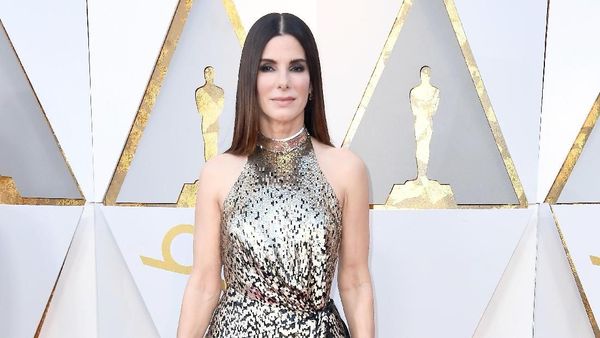 Gaya Sandra Bullock yang Memikat, Pernah Bikin Keanu Reeves Naksir