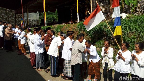 Potret Toleransi Antarumat Beragama Saat Perayaan Waisak di Lereng Merbabu