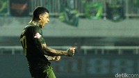 Ciro Henrique merayakan gol. Dalam pertandingan ini Ciro dua kali membobol gawang lawan. Gol itu dicetak di menit ke-60 dan 90.