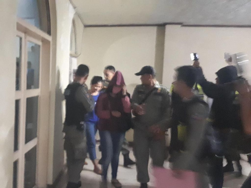 Bima Arya Pimpin Razia Hotel di Bogor, 12 Pasangan Tak Sah Diamankan Bima Arya Pimpin Razia Hotel di Bogor, 12 Pasangan Tak Sah Diamankan