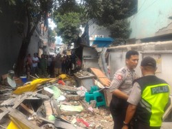 Polisi Periksa 2 Pekerja Terkait Robohnya Tembok SD di Sawah Besar