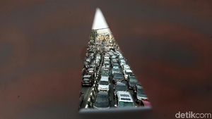 Potret Macetnya Jalan Menuju Pasar Tanah Abang dan Thamrin City