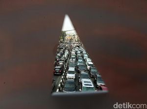 Potret Macetnya Jalan Menuju Pasar Tanah Abang dan Thamrin City