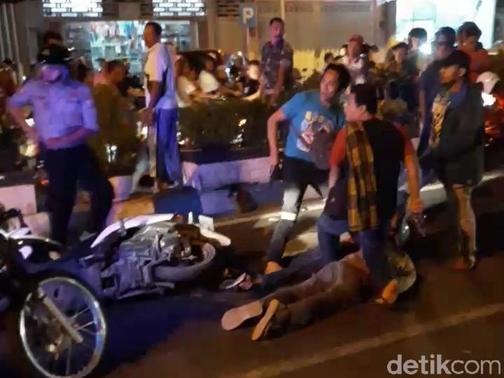 Mendebarkan! Video Penangkapan Begal Sadis Diwarnai Tembakan Mendebarkan! Video Penangkapan Begal Sadis Diwarnai Tembakan
