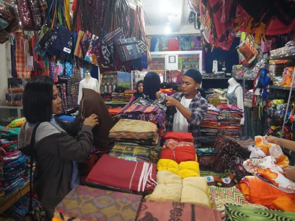 Pasar Cakranegara, Pusatnya Oleh-oleh Murah dan Lengkap di Lombok Pasar Cakranegara, Pusatnya Oleh-oleh Murah dan Lengkap di Lombok