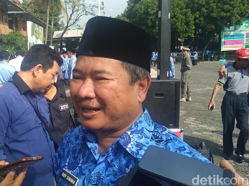 ODP Diam di Rumah, Bupati Garut: Dikasih Duit Rp 50 Ribu dan Beras ODP Diam di Rumah, Bupati Garut: Dikasih Duit Rp 50 Ribu dan Beras