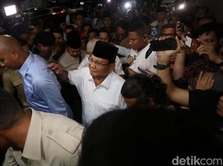 Jenguk Eggi dan Lieus, Prabowo Bawakan Nasi Padang untuk Sahur