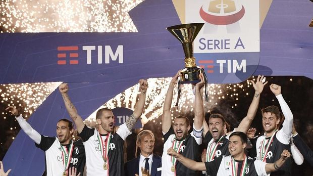 Juventus kontrak Maurizio Sarri selama tiga tahun.