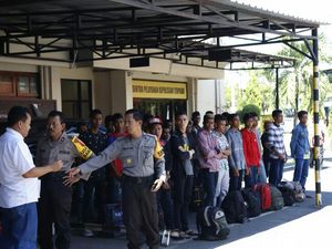 26 Orang Diduga Ikut Aksi 22 Mei Akhirnya Dipulangkan Polisi Banyuwangi 26 Orang Diduga Ikut Aksi 22 Mei Akhirnya Dipulangkan Polisi Banyuwangi