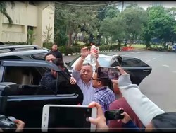 Dibawa ke Polda Metro, Tangan Lieus Sungkharisma Diborgol