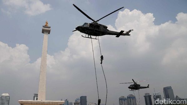 TNI Pamer Teknik Fast Roping untuk Pengamanan 22 Mei