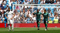 Pencapaian 12 kali kalah itu tentu bukan sesuatu yang bisa dibanggakan. Terlebih jumlah itu lebih buruk dari tiga tim yang ada di bawah mereka yakni Valencia (7 kekalahan), Getafe (9 kekalahan), dan Athletic Bilbao (11 kekalahan). Juan Medina/Reuters.