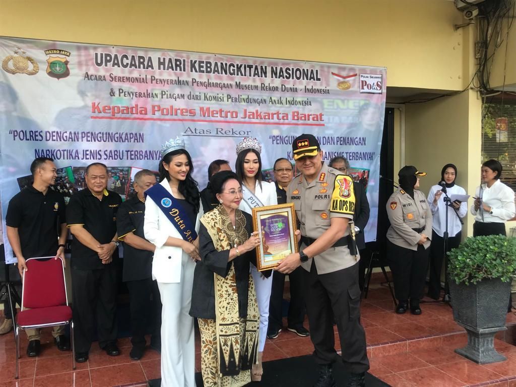 Polres Jakbar Raih Penghargaan atas Pengungkapan Narkoba hingga Premanisme Polres Jakbar Raih Penghargaan atas Pengungkapan Narkoba hingga Premanisme