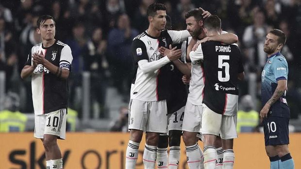 Juventus masih membutuhkan striker tangguh di musim ini.