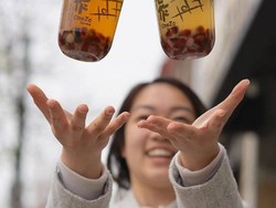 Penggemar Pokémon Wajib Coba Minuman dengan Boba Bentuk Pokéball Ini!