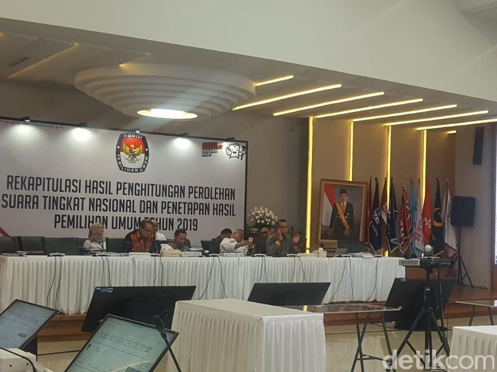 Rekapitulasi Pileg di KL Rampung, Davin Kirana Raup Suara Terbanyak Rekapitulasi Pileg di KL Rampung, Davin Kirana Raup Suara Terbanyak