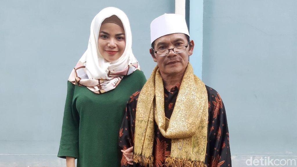 Pertama Kali! Dinar Candy Tampil dengan Ayahnya yang Guru Ngaji Pertama Kali! Dinar Candy Tampil dengan Ayahnya yang Guru Ngaji