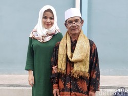 Jauh dari Kampung, Ayah Dinar Candy Dibuat Bahagia Anaknya Berhijab