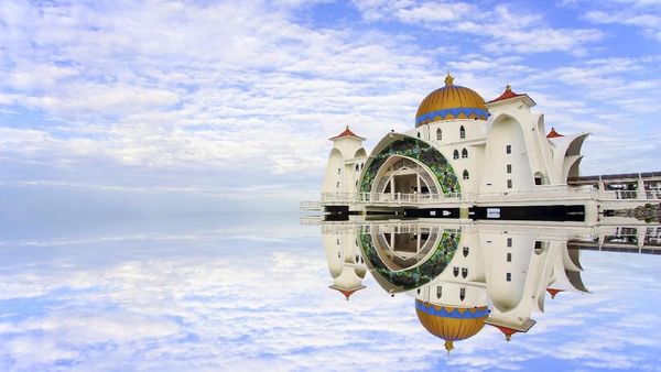 Pesona Masjid Selat Malaka, Masjid Terapung dari Negeri Jiran
