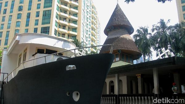Melihat Lebih Dekat Keunikan Masjid Perahu di Kasablanka