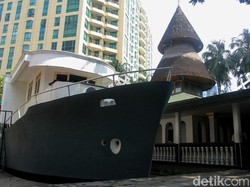 Wisata Religi ke Masjid Unik Berbentuk Perahu di Jakarta