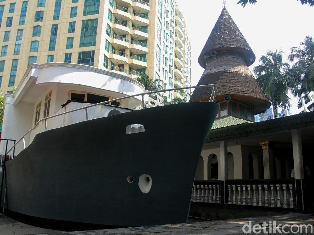 Wisata Religi ke Masjid Unik Berbentuk Perahu di Jakarta Wisata Religi ke Masjid Unik Berbentuk Perahu di Jakarta