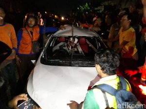 Diduga Palang Tak Menutup, KA Jayakarta Tabrak 4 Kendaraan di Solo