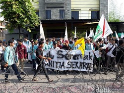 Bawa Pocong ke KPU Solo, Mahasiswa Pertanyakan Meninggalnya KPPS