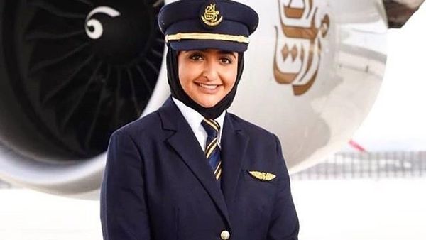 Foto: Ini Mozah, Putri Bangsawan Dubai Pertama yang Jadi Pilot