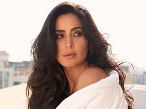 Katrina Kaif Tetap Kece Di Usia Hampir Kepala Empat