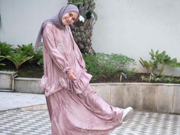 Foto: Inspirasi Gaya Hijab untuk Bukber ala Zaskia Adya Mecca