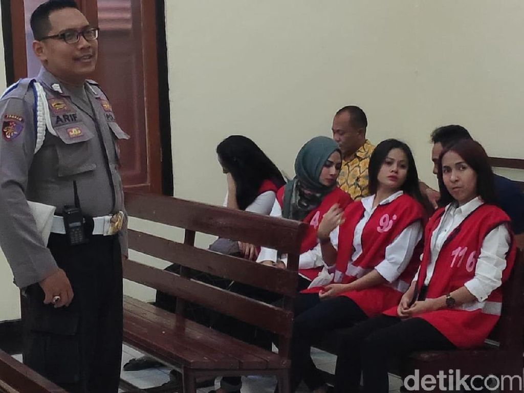 Saksi Ahli Sebut Percakapan Vanessa Angel dengan Muncikari di HP Asli Saksi Ahli Sebut Percakapan Vanessa Angel dengan Muncikari di HP Asli