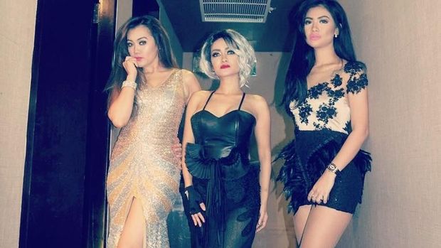 Julia Perez, Nia Perez dan Della Perez