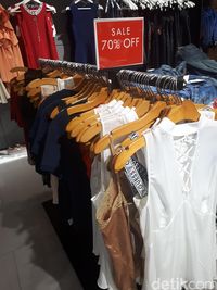 Serbu Gelaran Sale Guess yang Diskon All Item 50% di Kota Kasablanka