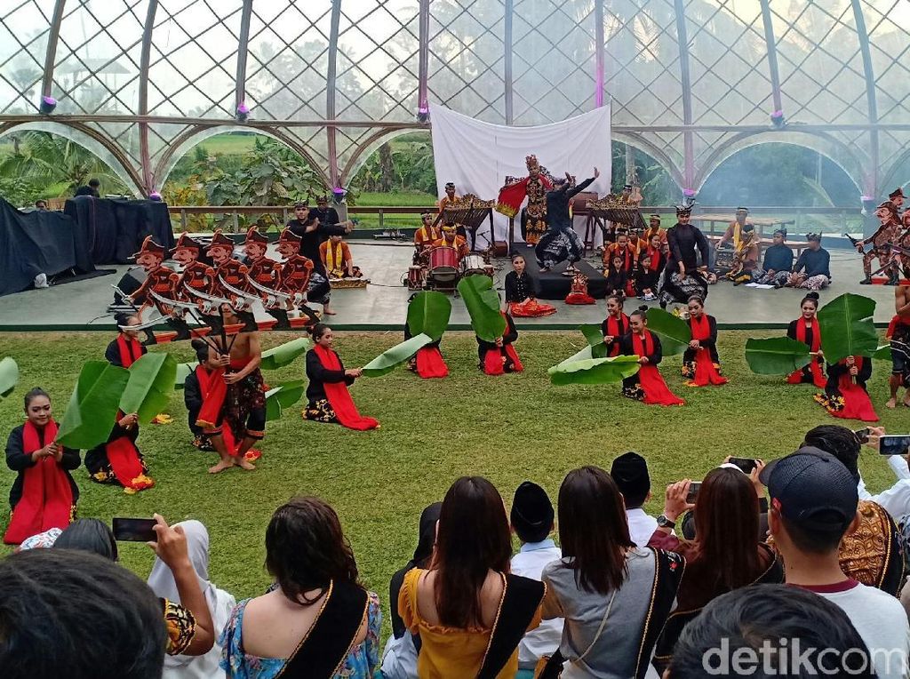 Tari Gandrung Digelar Tiap Bulan Strategi Menarik Wisatawan ke Banyuwangi Tari Gandrung Digelar Tiap Bulan Strategi Menarik Wisatawan ke Banyuwangi