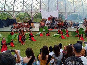 Tari Gandrung Digelar Tiap Bulan Strategi Menarik Wisatawan ke Banyuwangi Tari Gandrung Digelar Tiap Bulan Strategi Menarik Wisatawan ke Banyuwangi