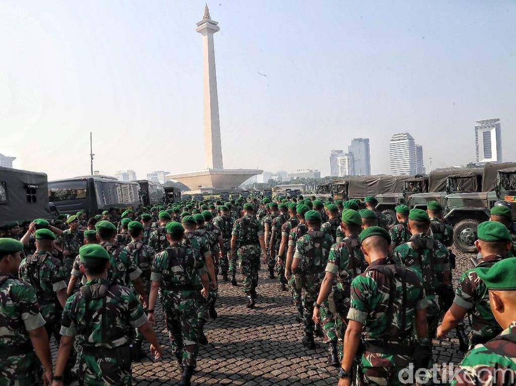 TNI Siapkan 32 Ribu Personel untuk Bantu Polri Halau Massa Rusuh TNI Siapkan 32 Ribu Personel untuk Bantu Polri Halau Massa Rusuh