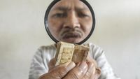 Lihat Lebih Dekat, Al Quran Terkecil Sedunia dari Indonesia