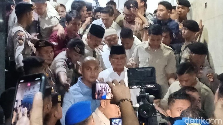 Bareng Amien Rais, Prabowo Tiba di Polda Metro untuk Jenguk Eggi-Lieus