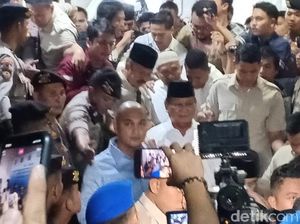 Jam Besuk Habis, Prabowo Ditolak Temui Eggi Sudjana Jam Besuk Habis, Prabowo Ditolak Temui Eggi Sudjana