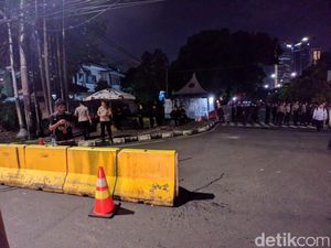 Rekapitulasi Sisakan 2 Provinsi, Lalu Lintas Depan KPU Ditutup Rekapitulasi Sisakan 2 Provinsi, Lalu Lintas Depan KPU Ditutup