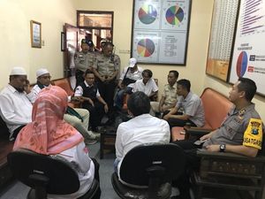 Pendukung Prabowo-Sandi di Jember Serahkan 6 Tuntutan ke KPU Pendukung Prabowo-Sandi di Jember Serahkan 6 Tuntutan ke KPU