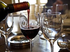 Salah Sajikan Wine Rp 82 Juta, Restoran Ini Dipuji Netizen Karena Kebaikannya Salah Sajikan Wine Rp 82 Juta, Restoran Ini Dipuji Netizen Karena Kebaikannya
