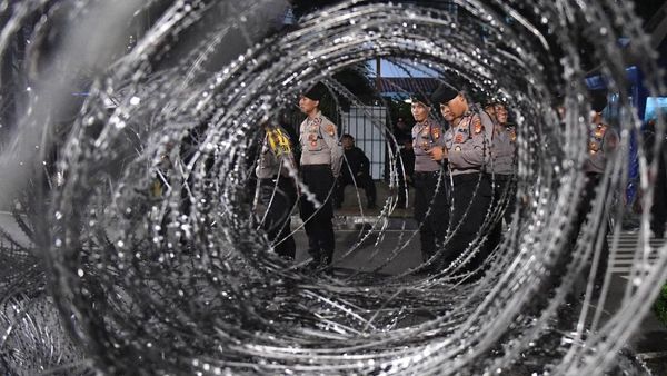 Malam Ini Pengamanan di Gedung KPU Diperketat
