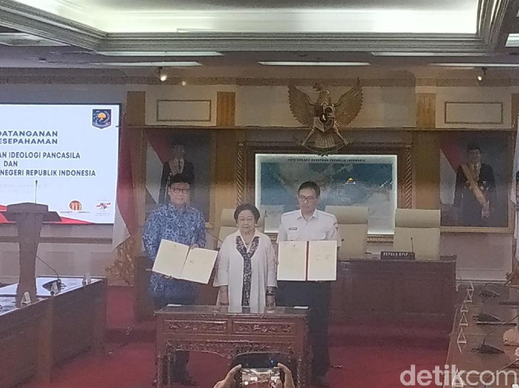 Disaksikan Megawati, Kemendagri-BPIP Kerja Sama Bumikan Pancasila Disaksikan Megawati, Kemendagri-BPIP Kerja Sama Bumikan Pancasila